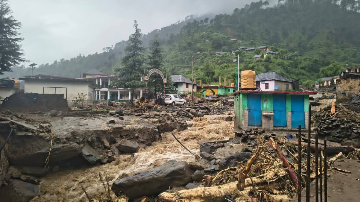हिमाचल के 9 जिलों में स्कूल-कॉलेज बंद, भारी बारिश का रेड अलर्ट