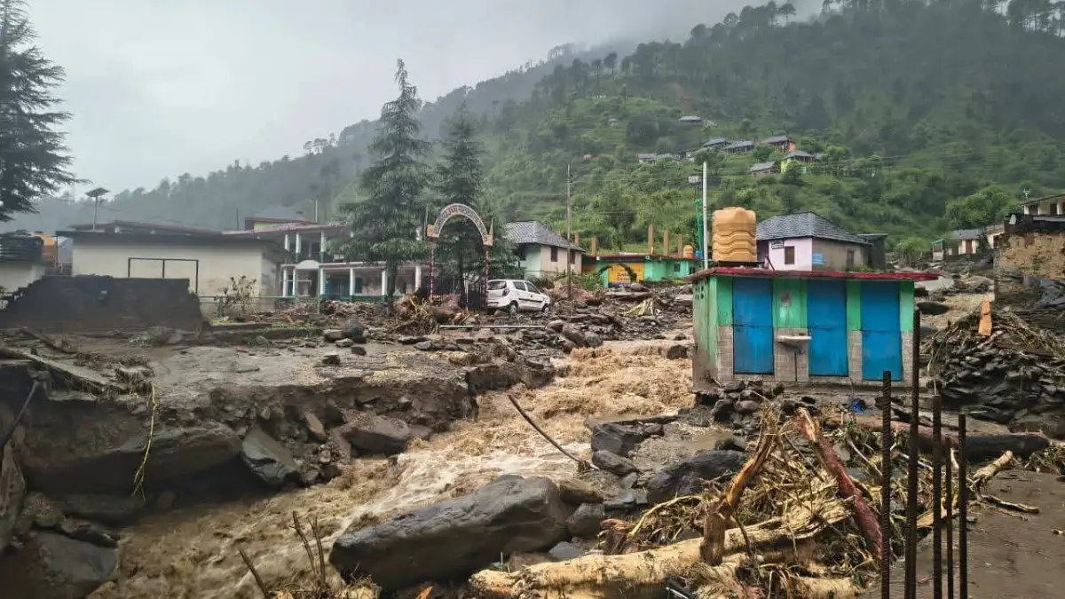 हिमाचल में भारी बारिश: कई इलाकों में जनजीवन प्रभावित