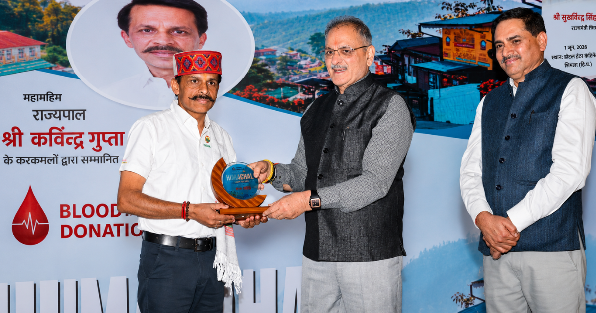 हिमाचल के शतकवीर रक्तदाता नरेश शर्मा को राज्यपाल से सम्मान, 128 बार कर चुके हैं रक्तदान हिमाचल के शतकवीर रक्तदाता नरेश शर्मा को राज्यपाल से सम्मान, 128 बार कर चुके हैं रक्तदान